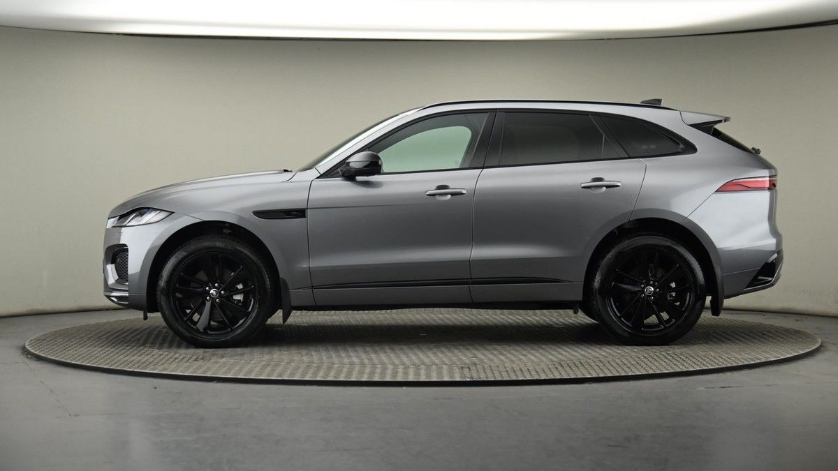 Jaguar F-PACE Image 23