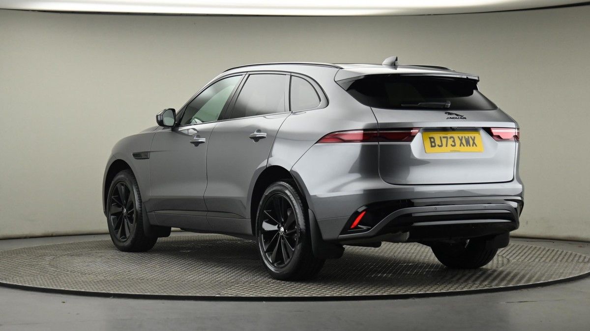 Jaguar F-PACE Image 24