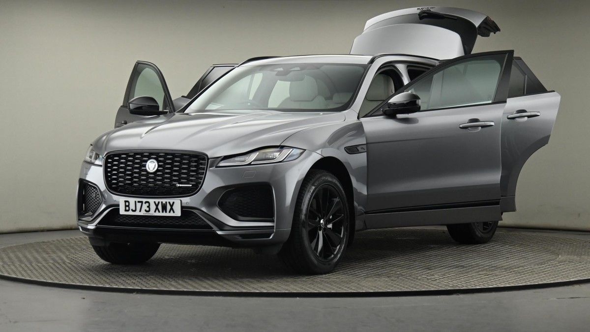 Jaguar F-PACE Image 28