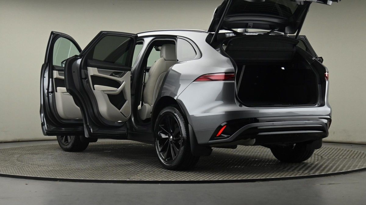 Jaguar F-PACE Image 29