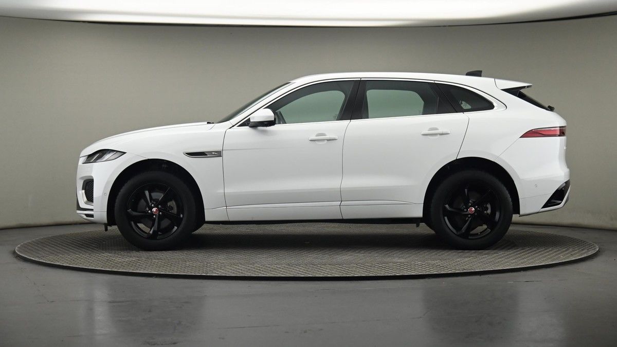 Jaguar F-PACE Image 23