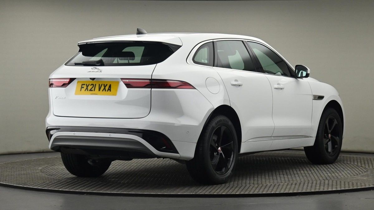 Jaguar F-PACE Image 26