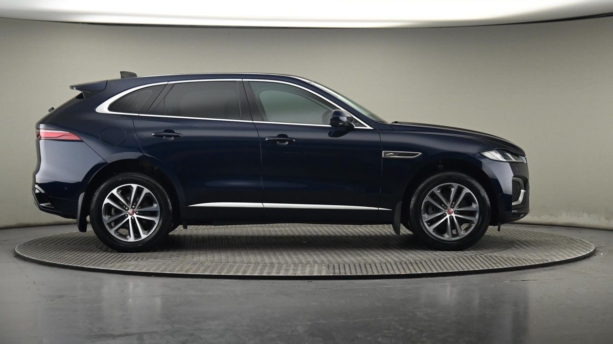 Jaguar F-PACE Image 27