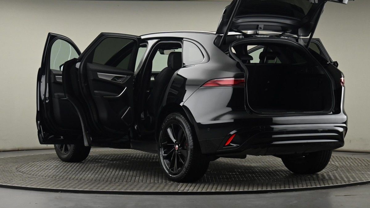 Jaguar F-PACE Image 29