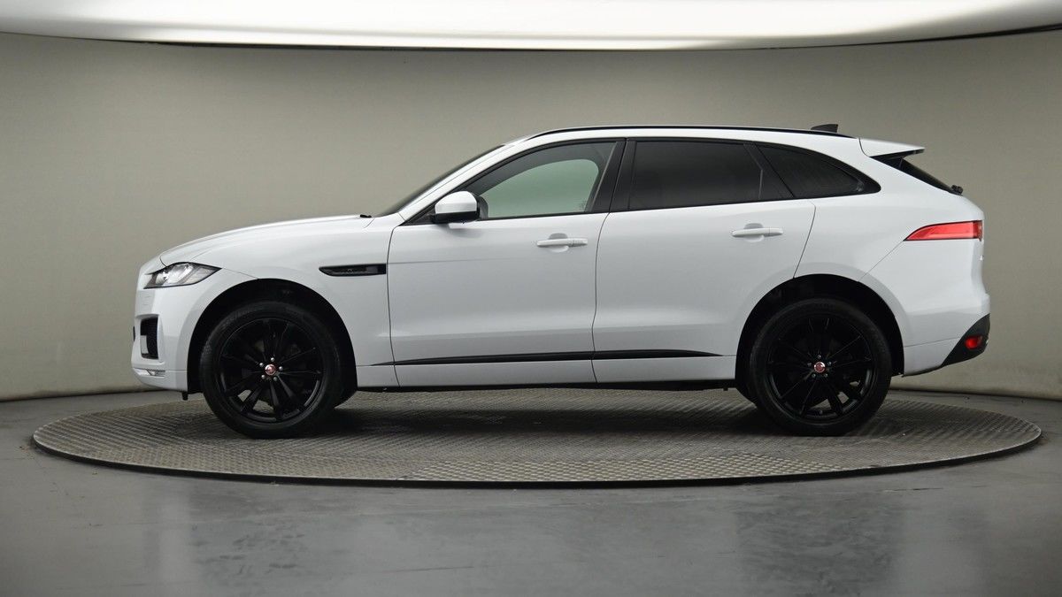 Jaguar F-PACE Image 23