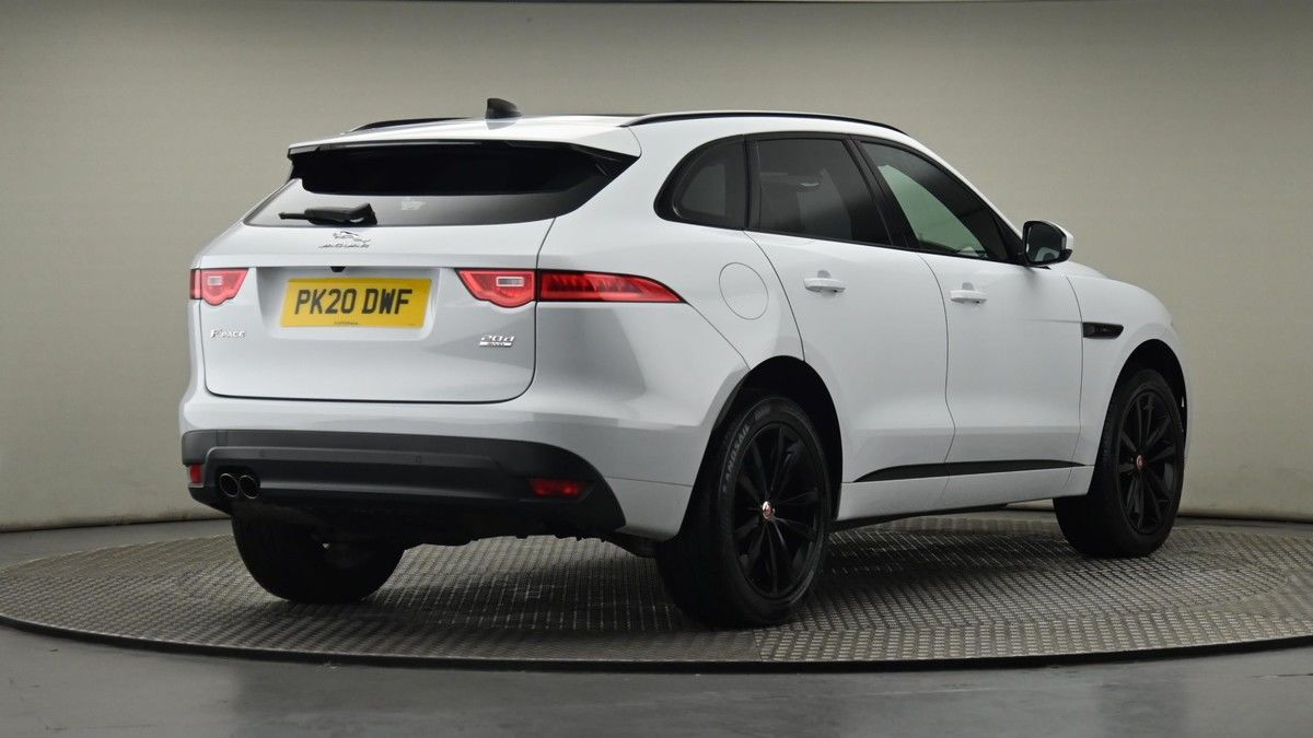 Jaguar F-PACE Image 26