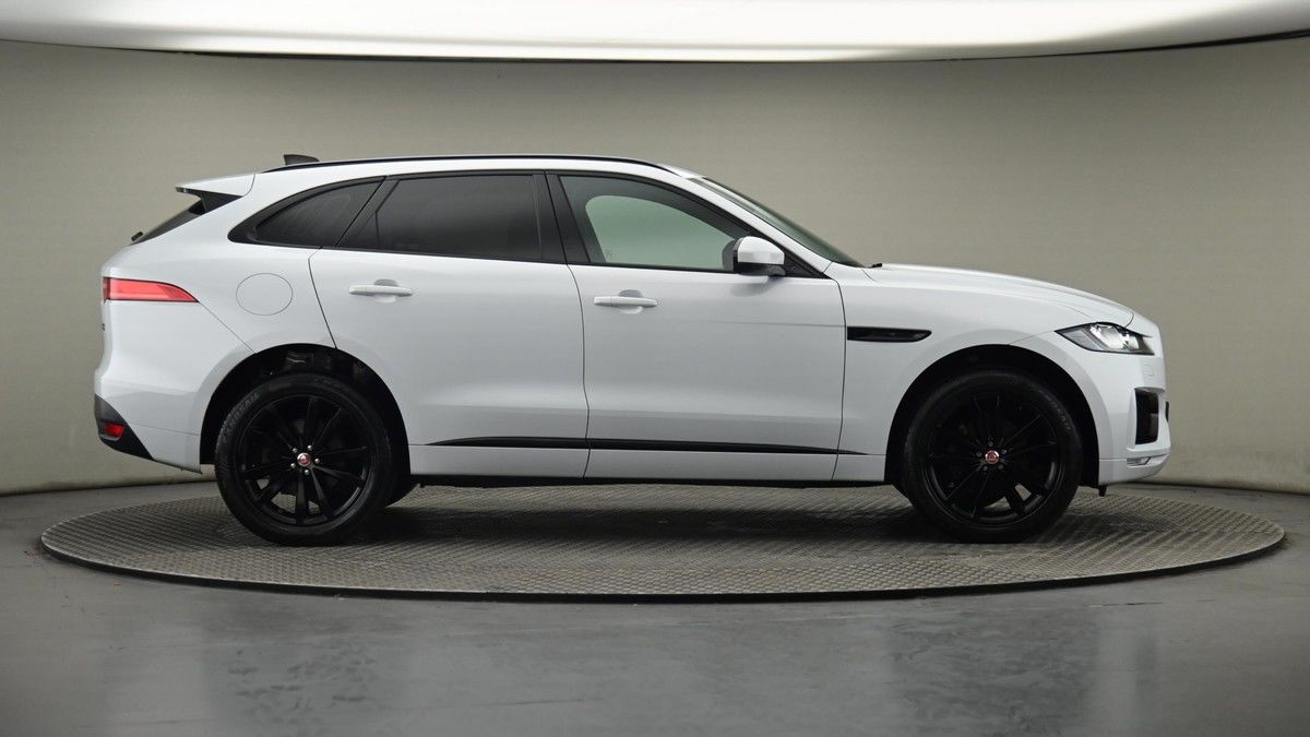 Jaguar F-PACE Image 27