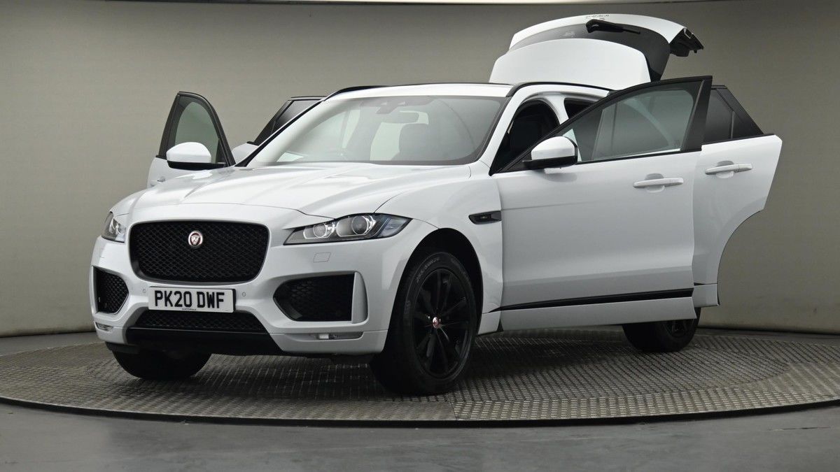 Jaguar F-PACE Image 28