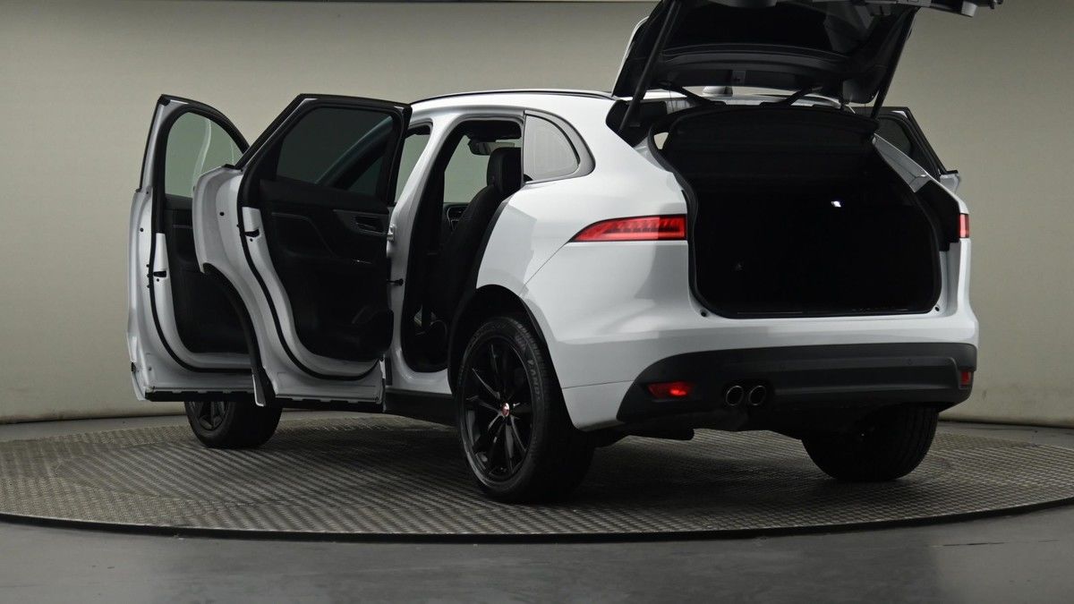 Jaguar F-PACE Image 29