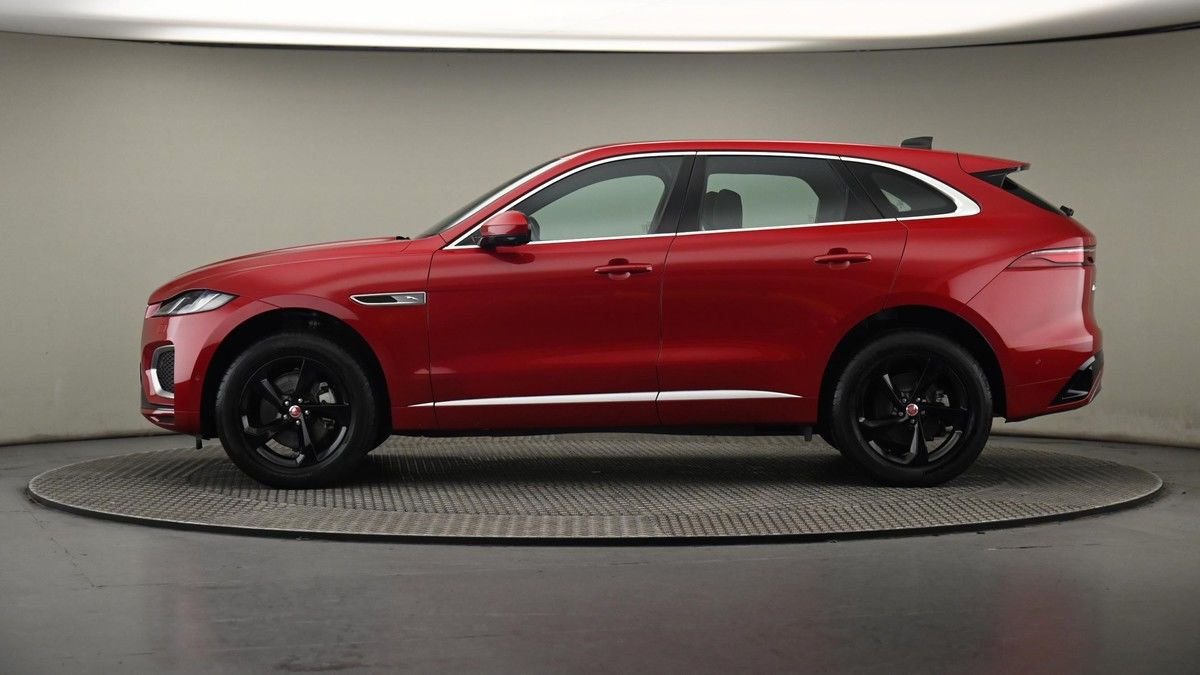 Jaguar F-PACE Image 23