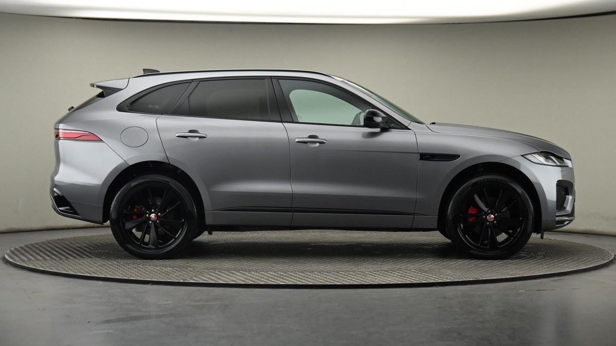 Jaguar F-PACE Image 27