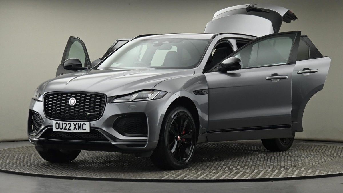 Jaguar F-PACE Image 28