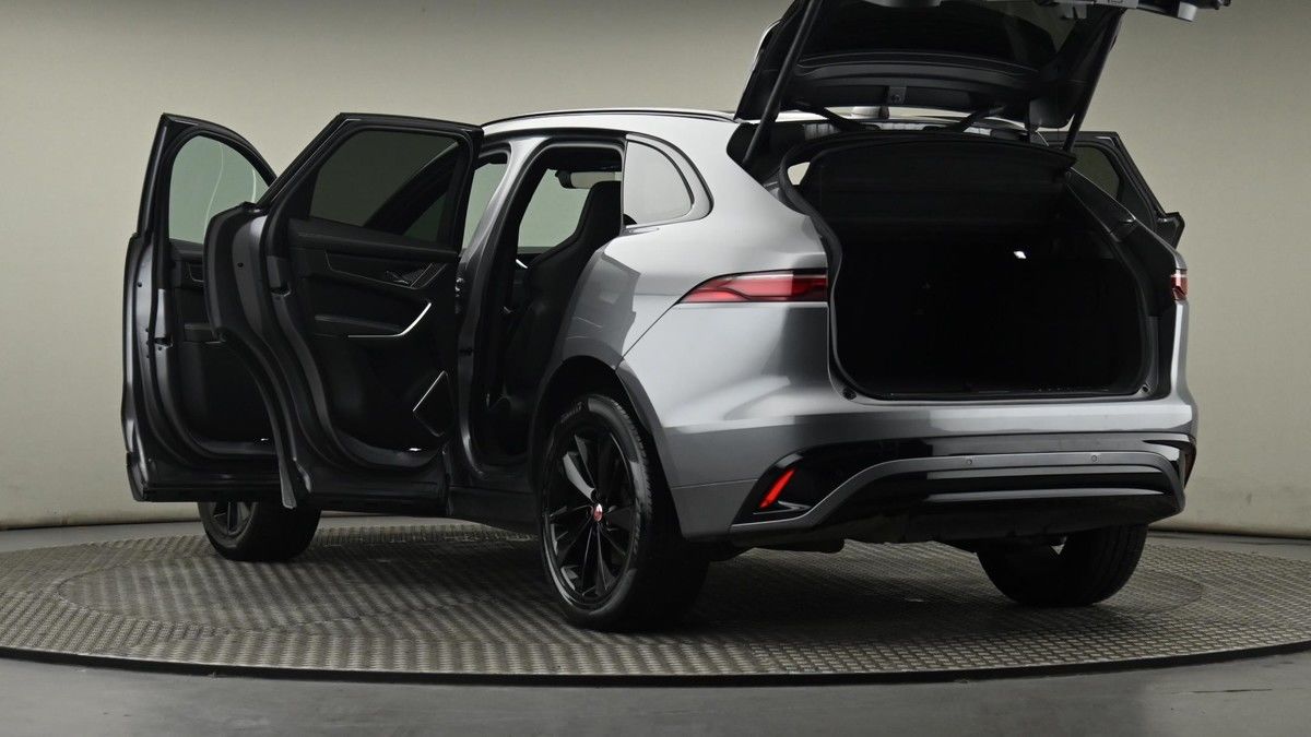 Jaguar F-PACE Image 29