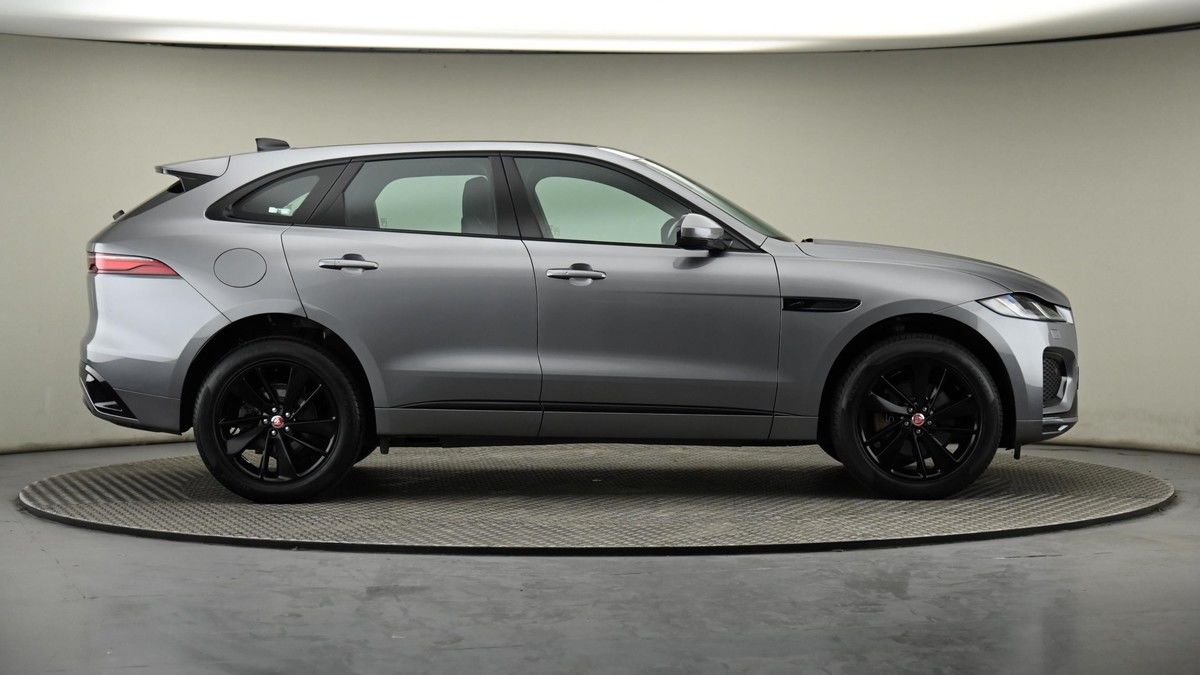 Jaguar F-PACE Image 27