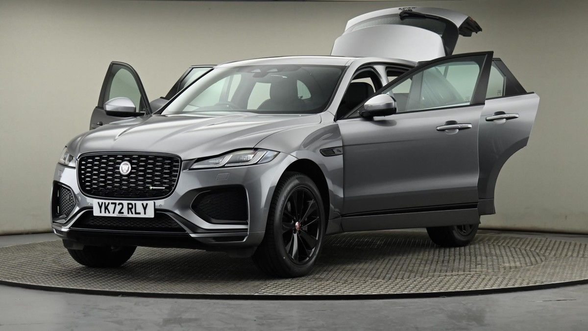 Jaguar F-PACE Image 28