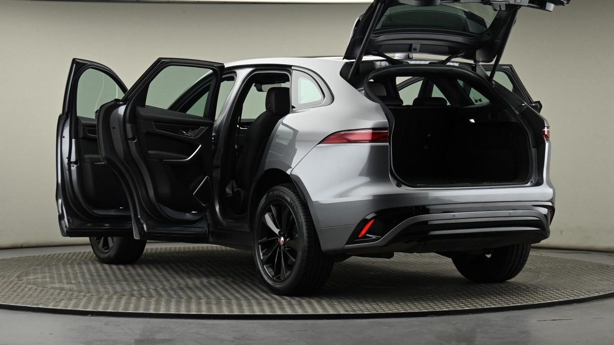 Jaguar F-PACE Image 29