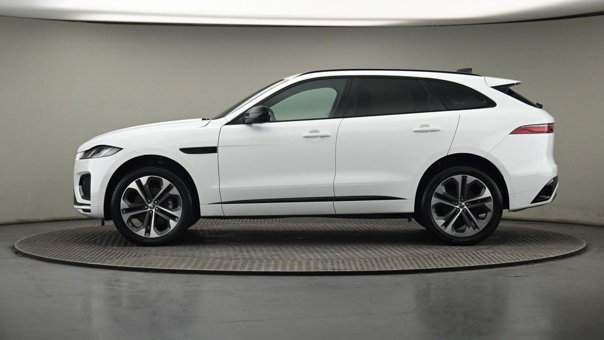 Jaguar F-PACE Image 23