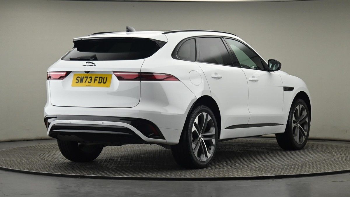 Jaguar F-PACE Image 26