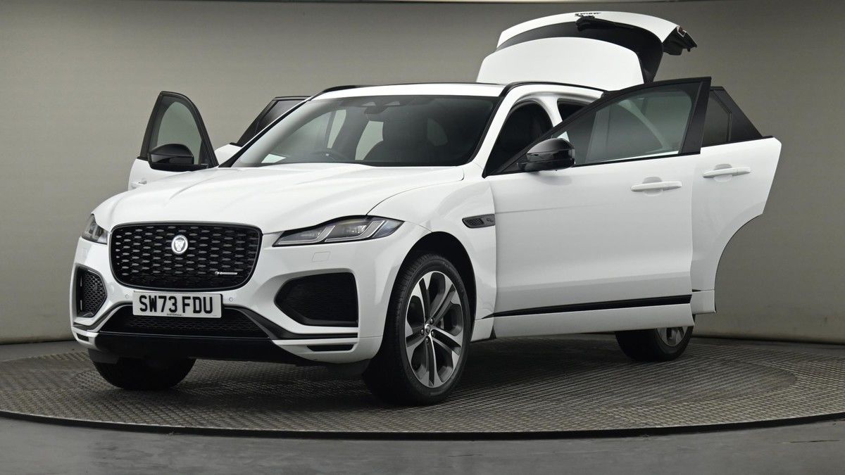 Jaguar F-PACE Image 28