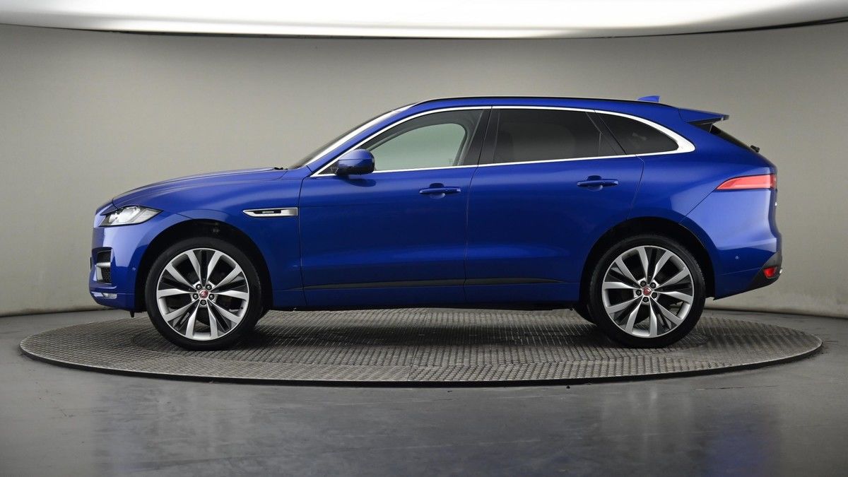 Jaguar F-PACE Image 67