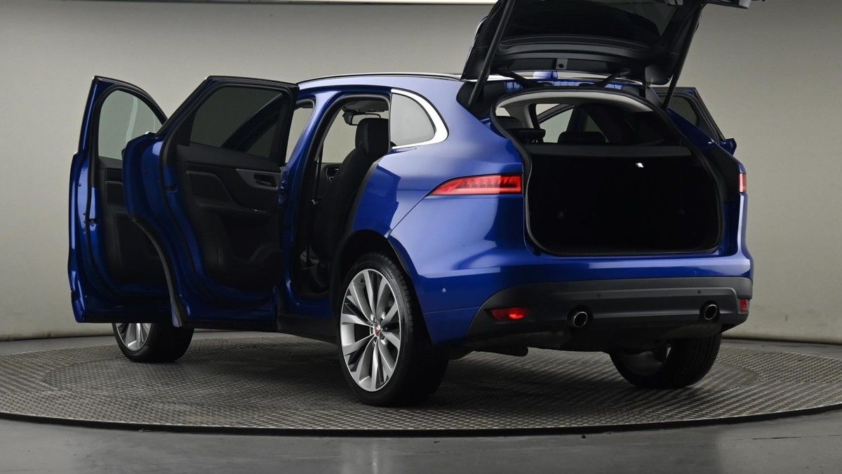 Jaguar F-PACE Image 85