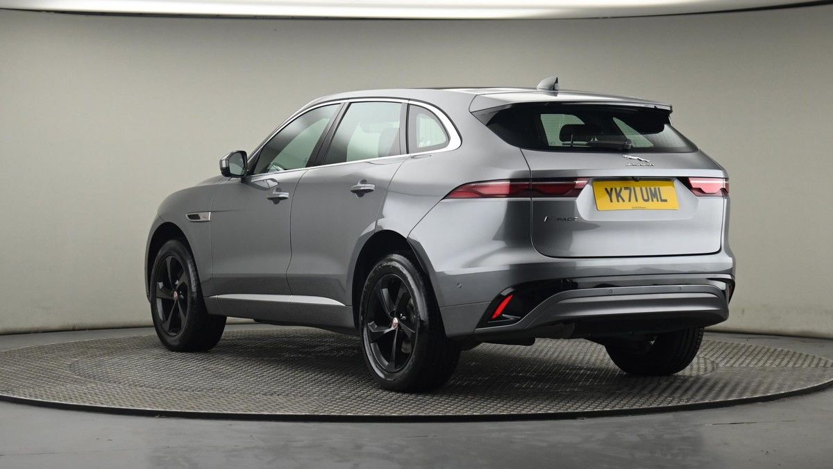 Jaguar F-PACE Image 24