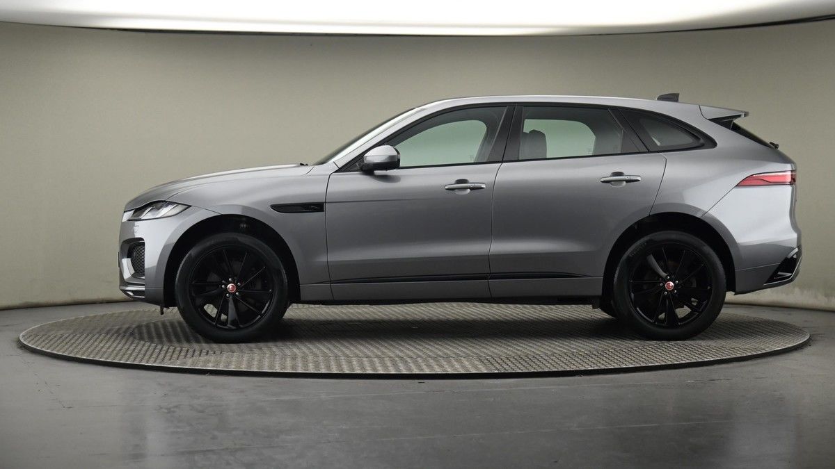 Jaguar F-PACE Image 23