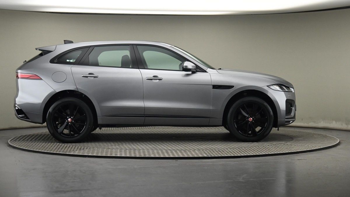 Jaguar F-PACE Image 27