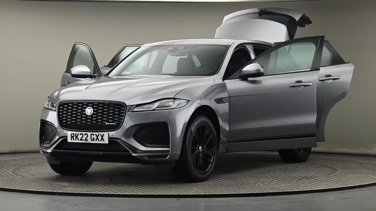 Jaguar F-PACE Image 28