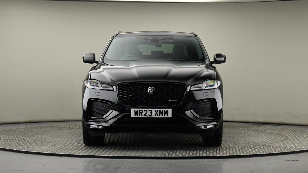 Jaguar F-PACE Image 21