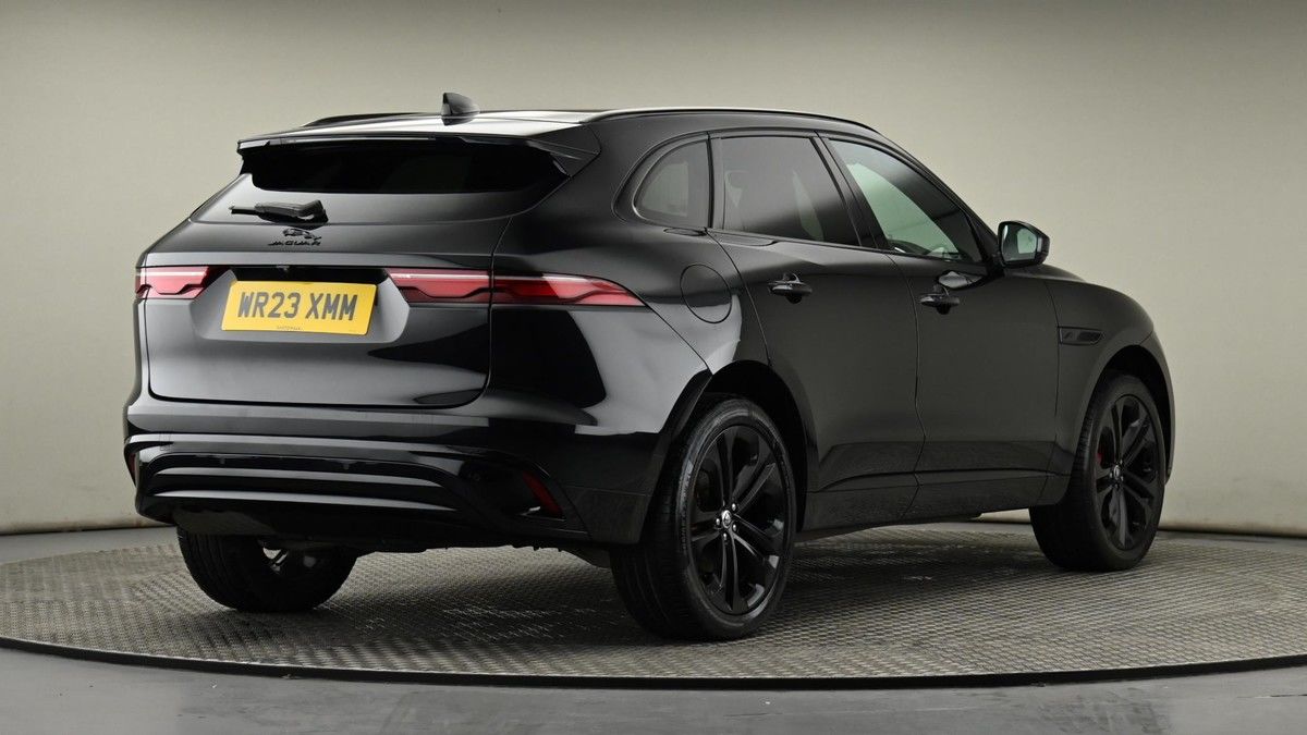 Jaguar F-PACE Image 26