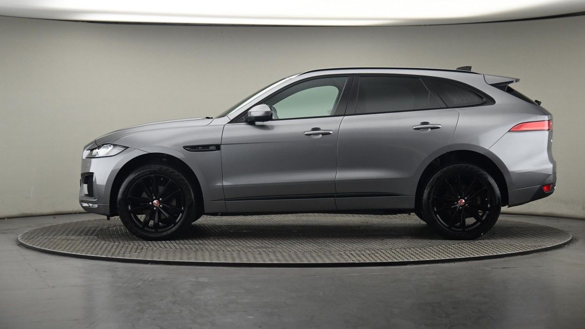 Jaguar F-PACE Image 23