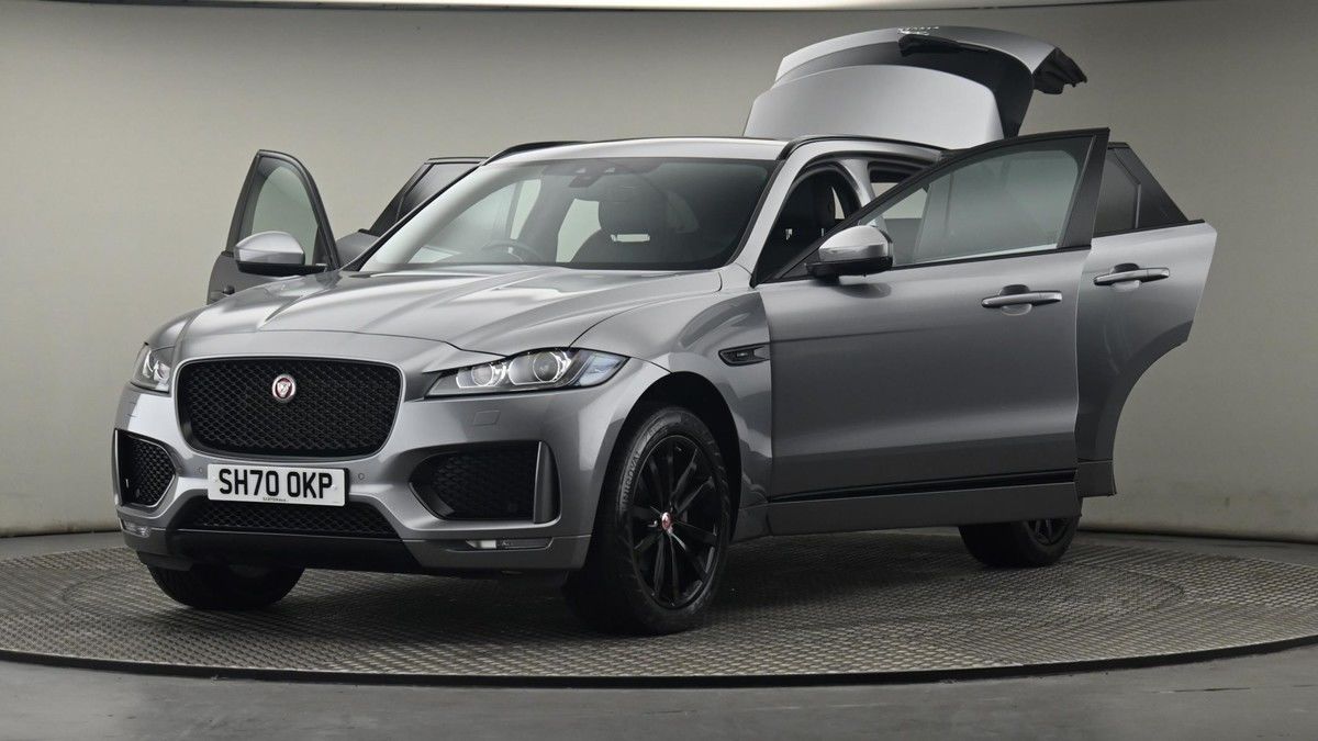 Jaguar F-PACE Image 28