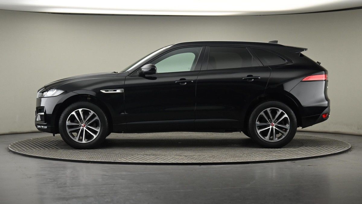 Jaguar F-PACE Image 23