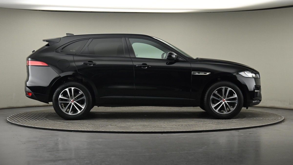 Jaguar F-PACE Image 27