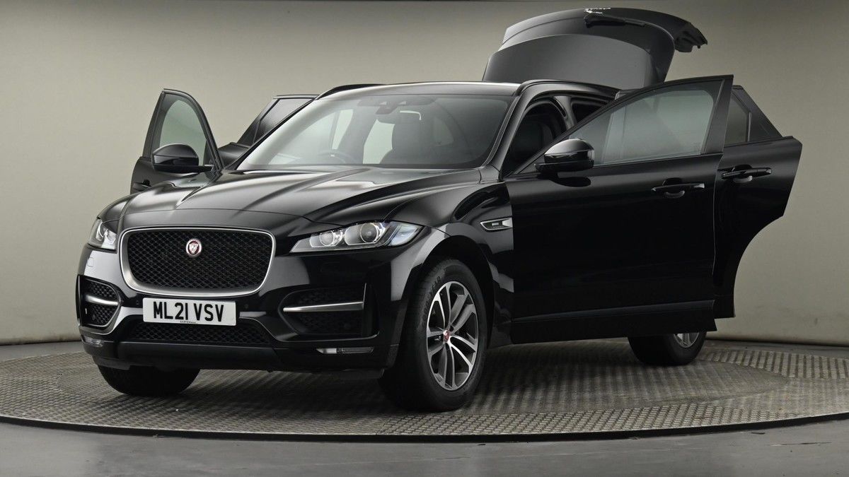 Jaguar F-PACE Image 28