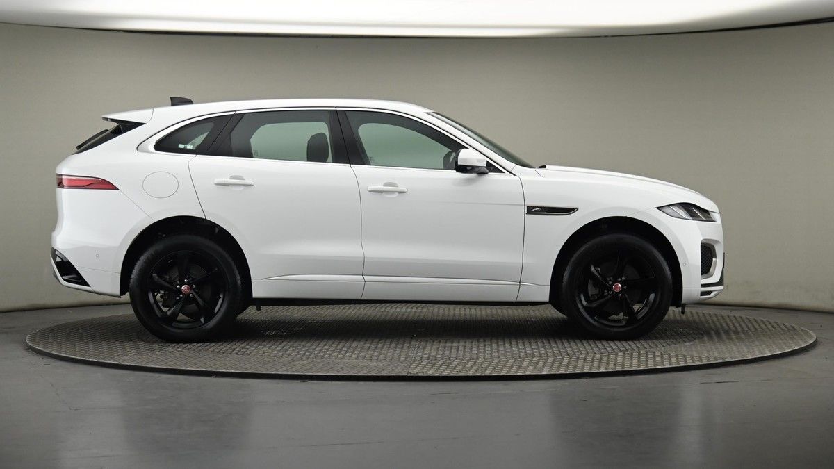 Jaguar F-PACE Image 27