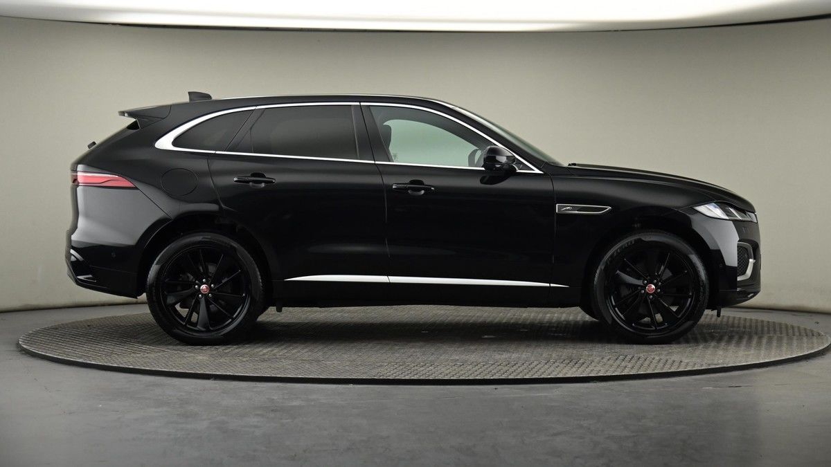 Jaguar F-PACE Image 26