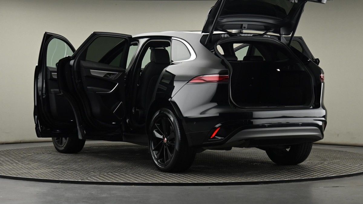 Jaguar F-PACE Image 28