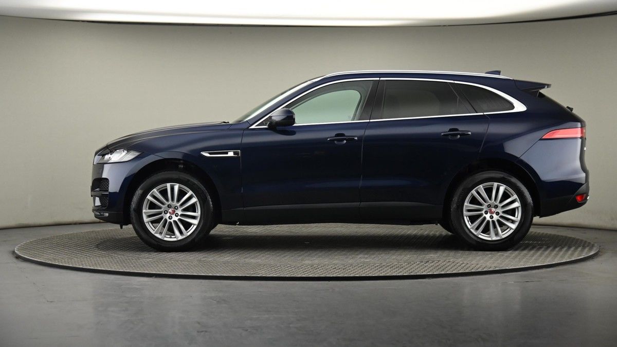 Jaguar F-PACE Image 23