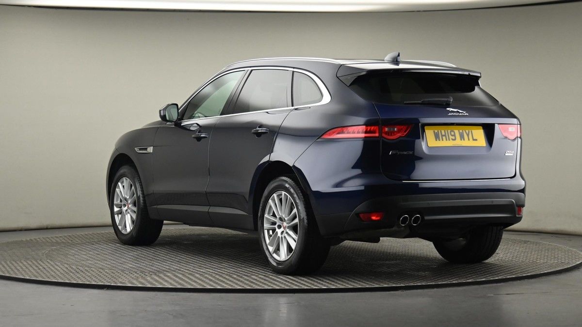 Jaguar F-PACE Image 24