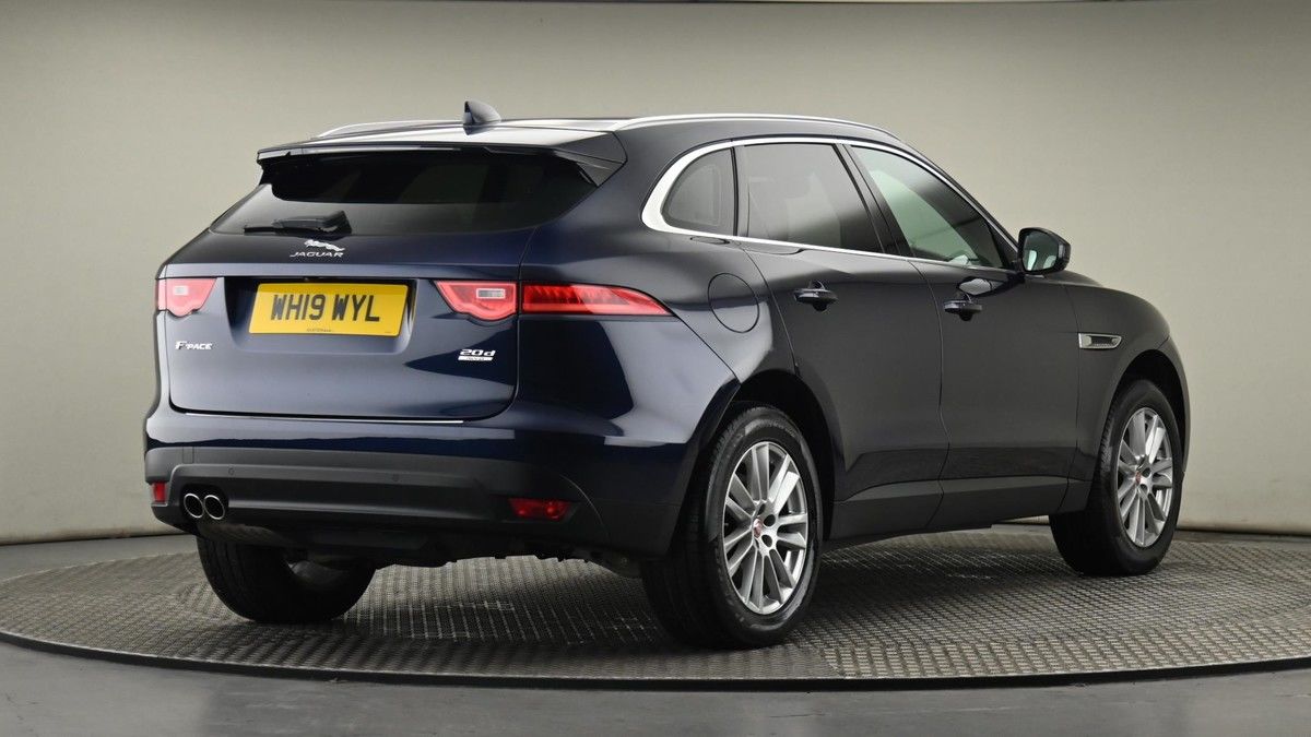 Jaguar F-PACE Image 26