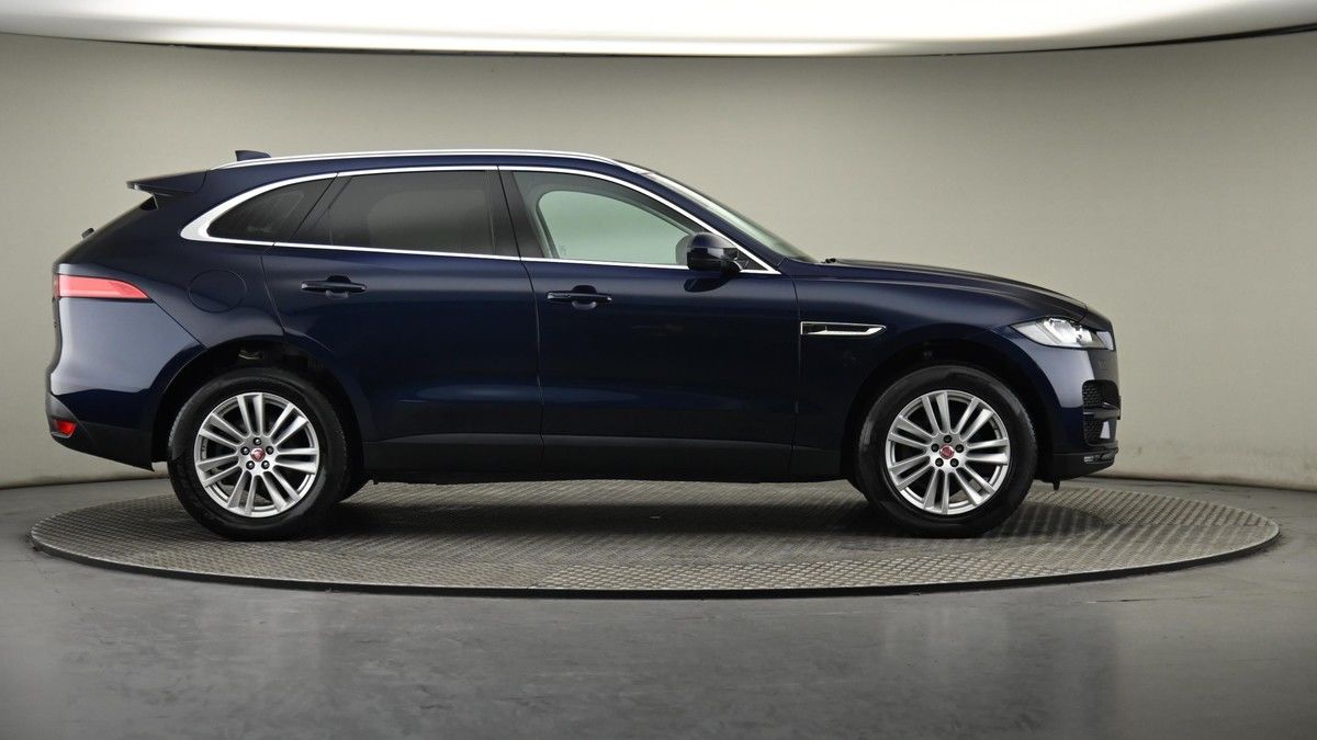 Jaguar F-PACE Image 27