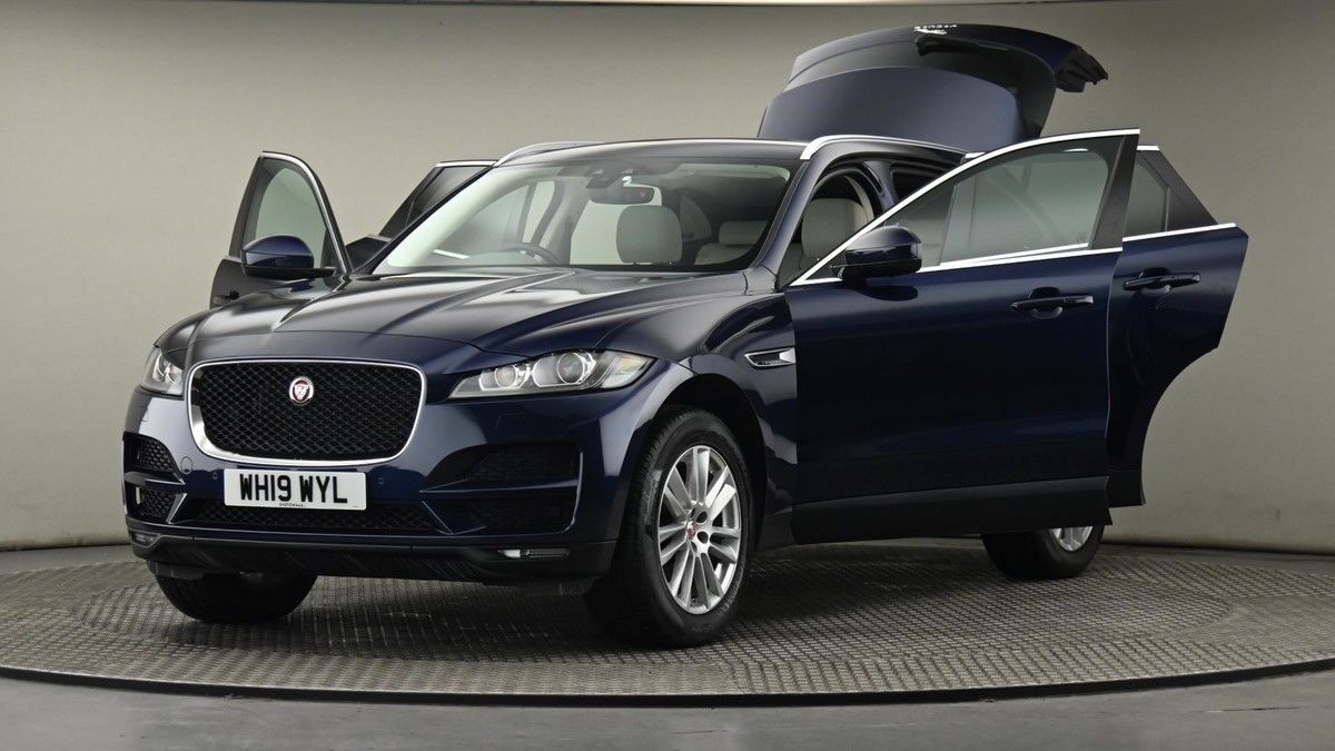 Jaguar F-PACE Image 28