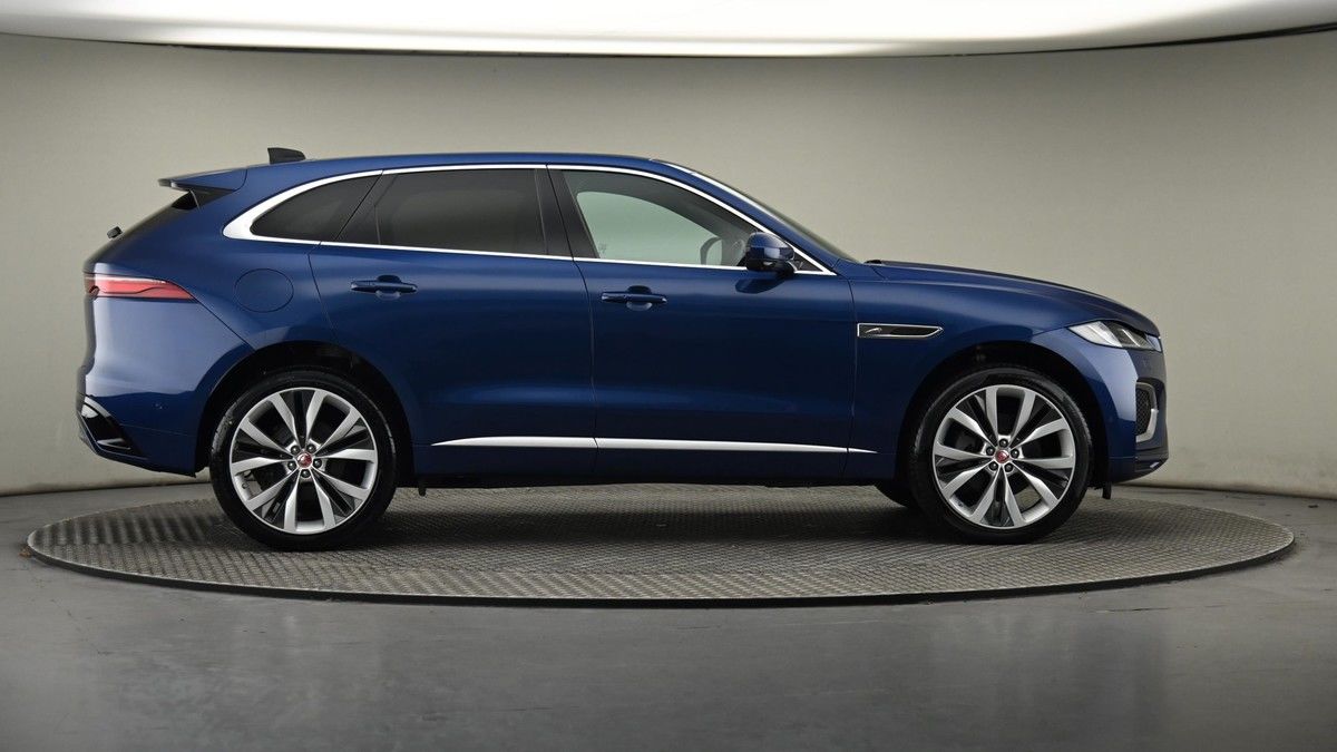 Jaguar F-PACE Image 27