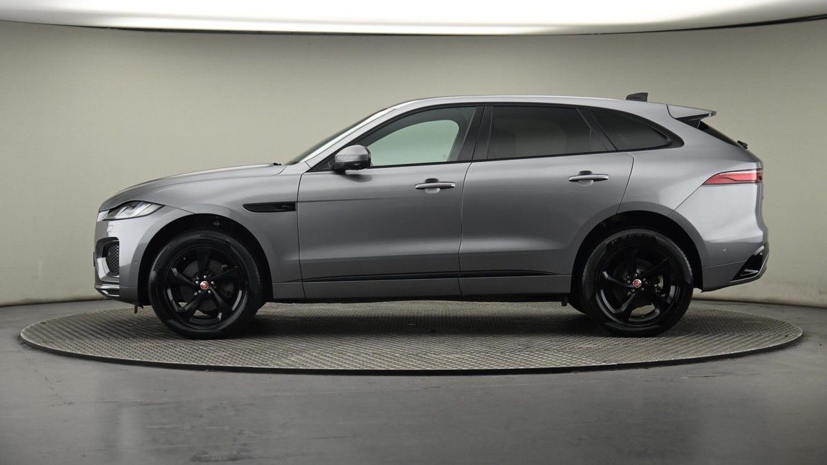 Jaguar F-PACE Image 23