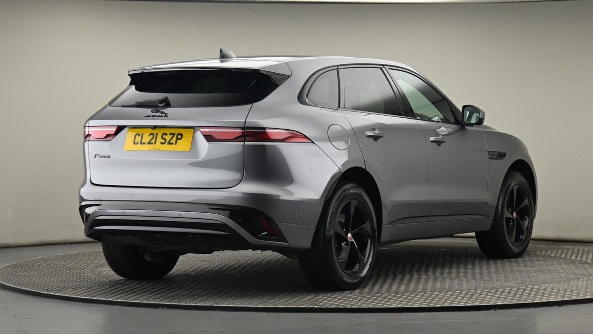 Jaguar F-PACE Image 26