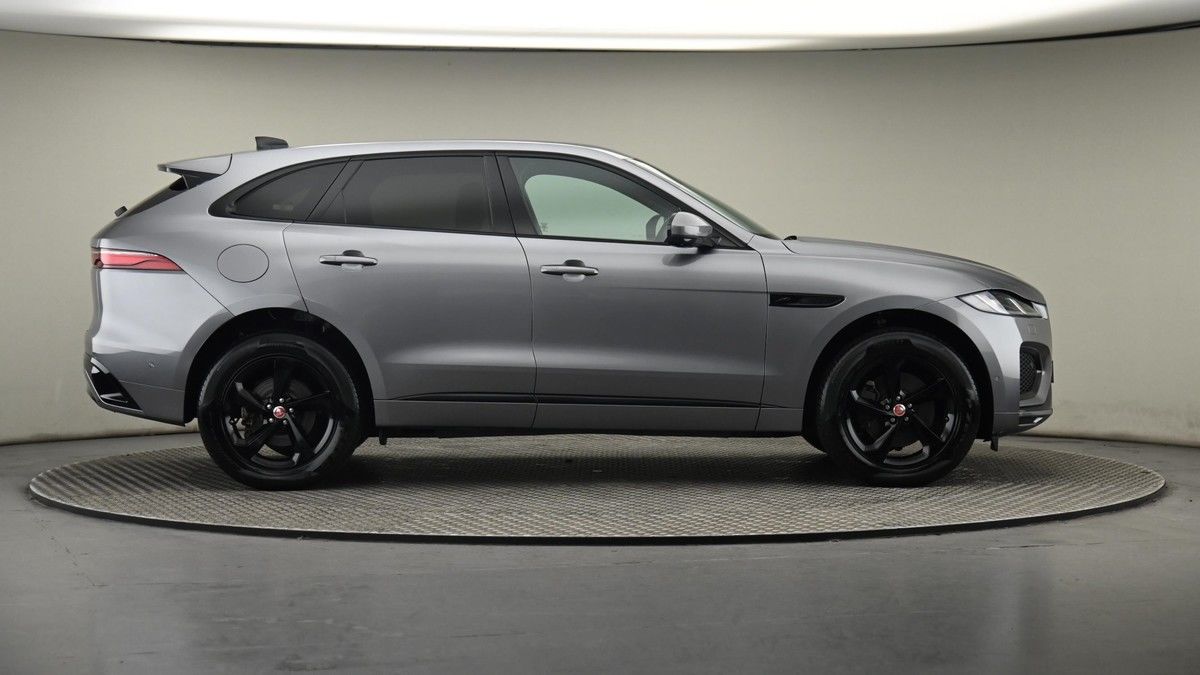 Jaguar F-PACE Image 27