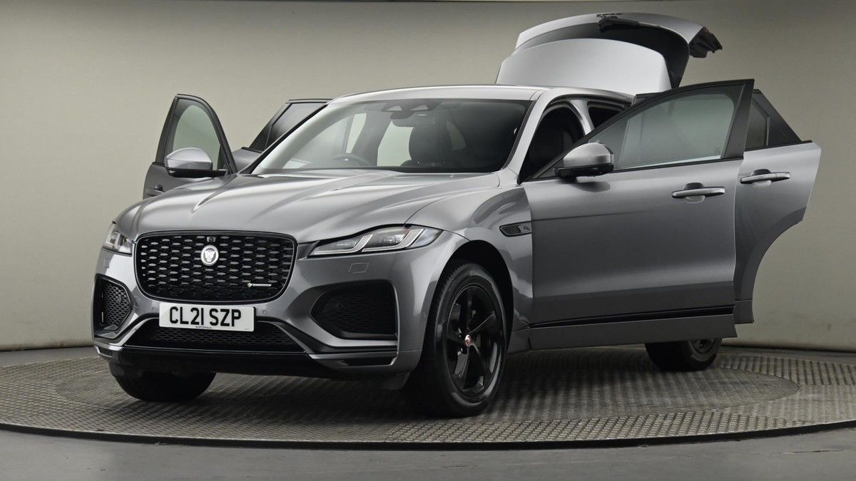 Jaguar F-PACE Image 28