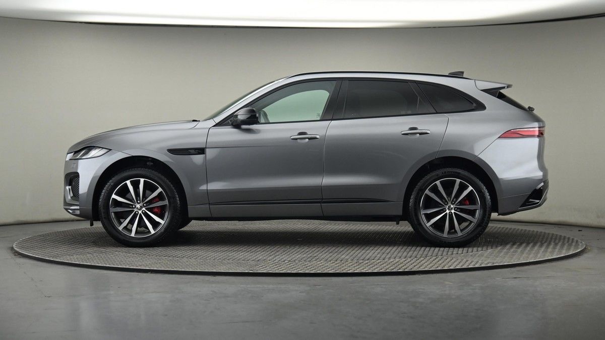 Jaguar F-PACE Image 23